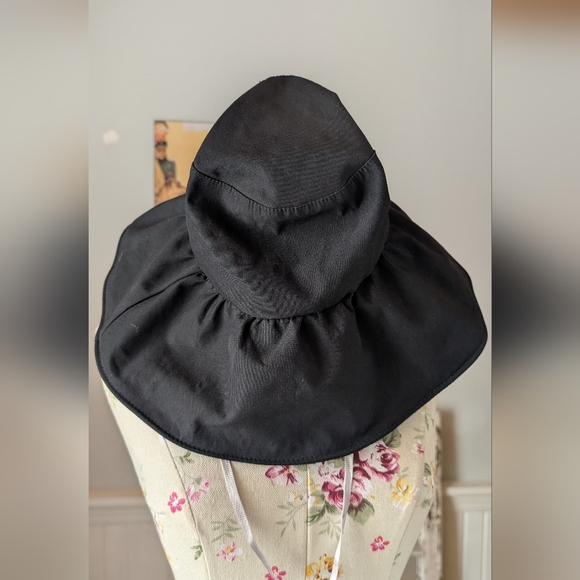 Accessories - Elegant Black Women's Sun Hat